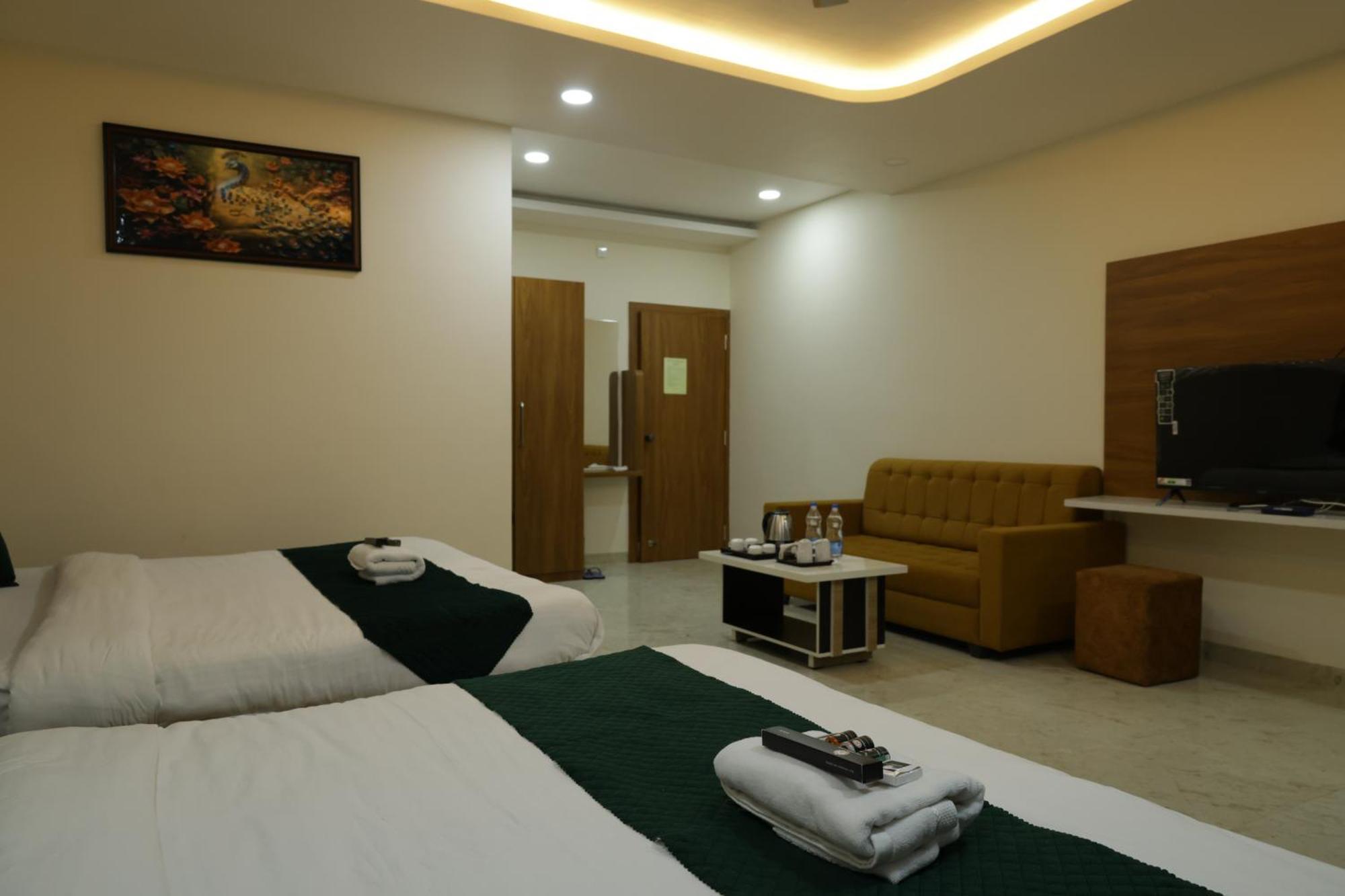 Hotel The Prime Land Hoshangabad Esterno foto