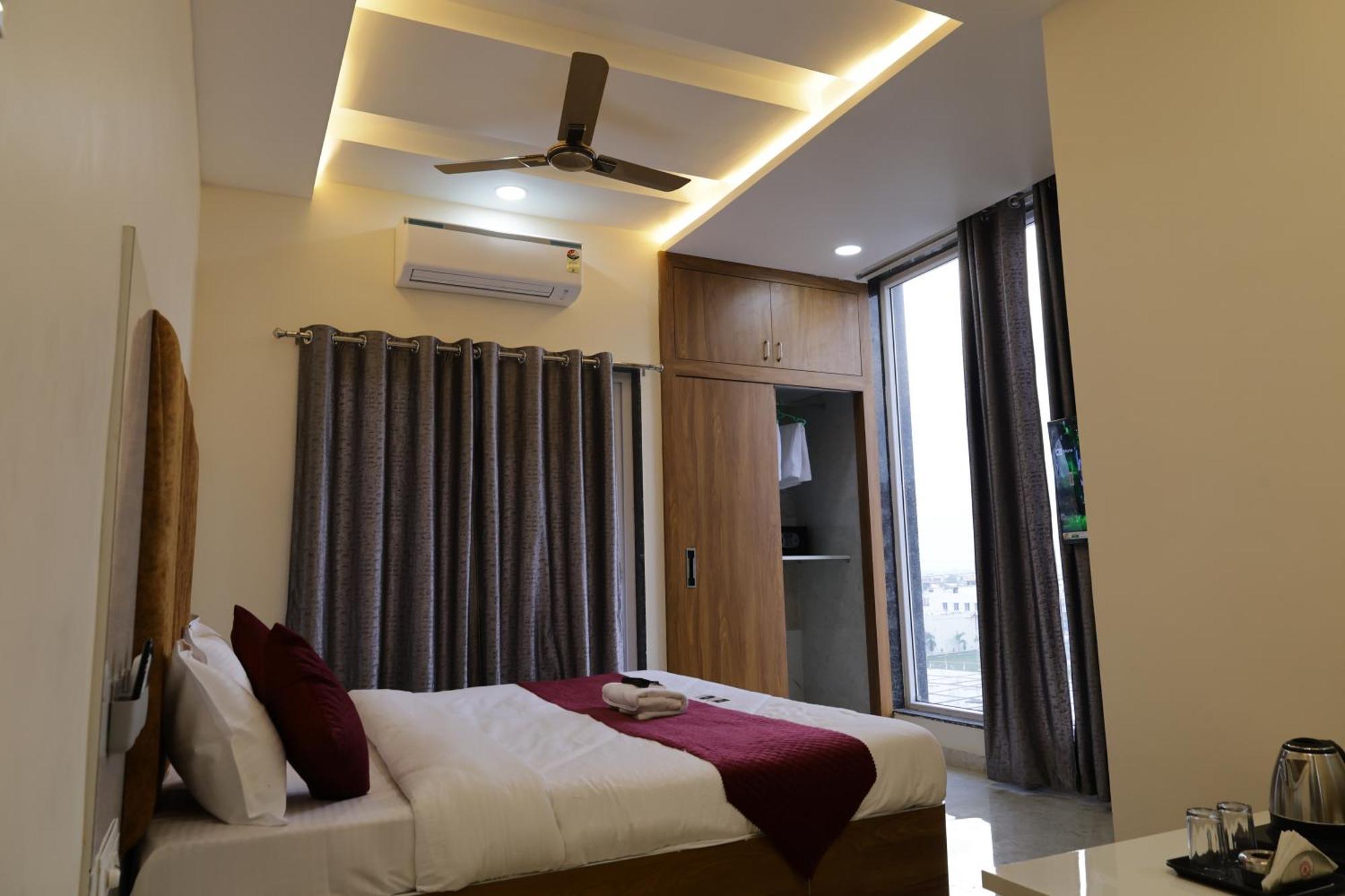 Hotel The Prime Land Hoshangabad Esterno foto