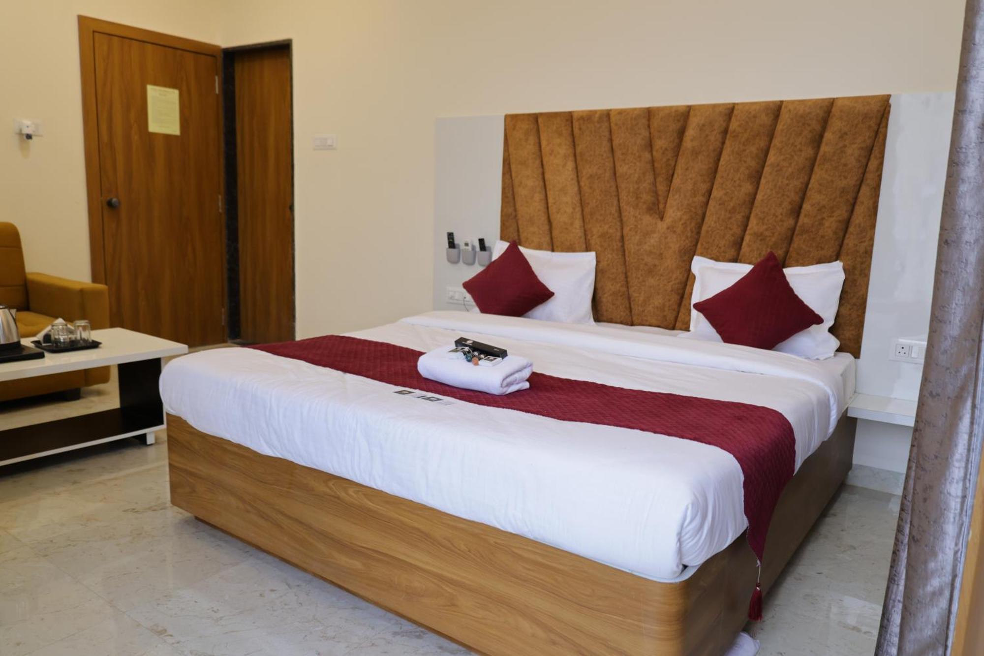 Hotel The Prime Land Hoshangabad Esterno foto