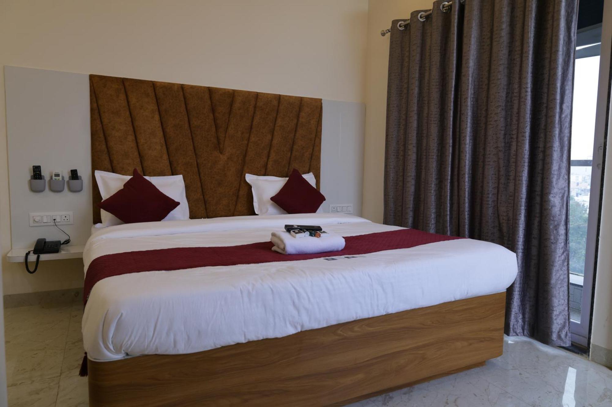 Hotel The Prime Land Hoshangabad Esterno foto