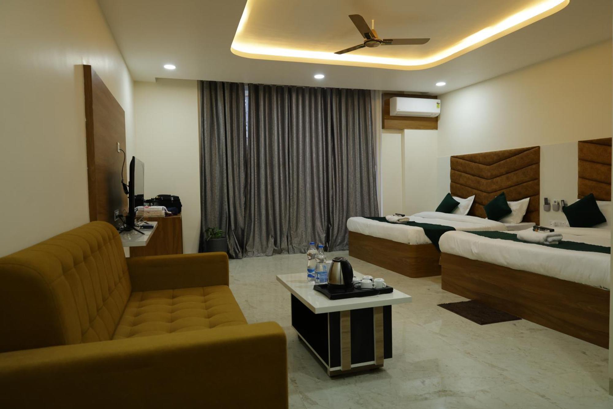 Hotel The Prime Land Hoshangabad Esterno foto
