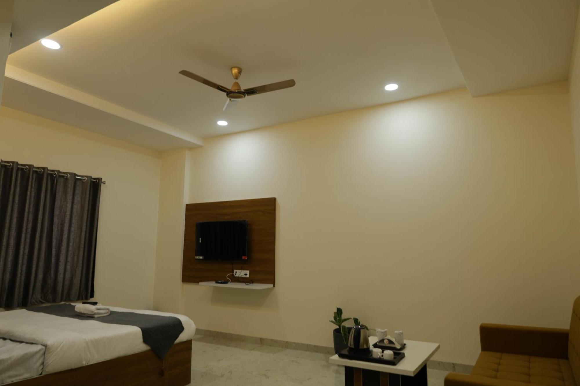Hotel The Prime Land Hoshangabad Esterno foto