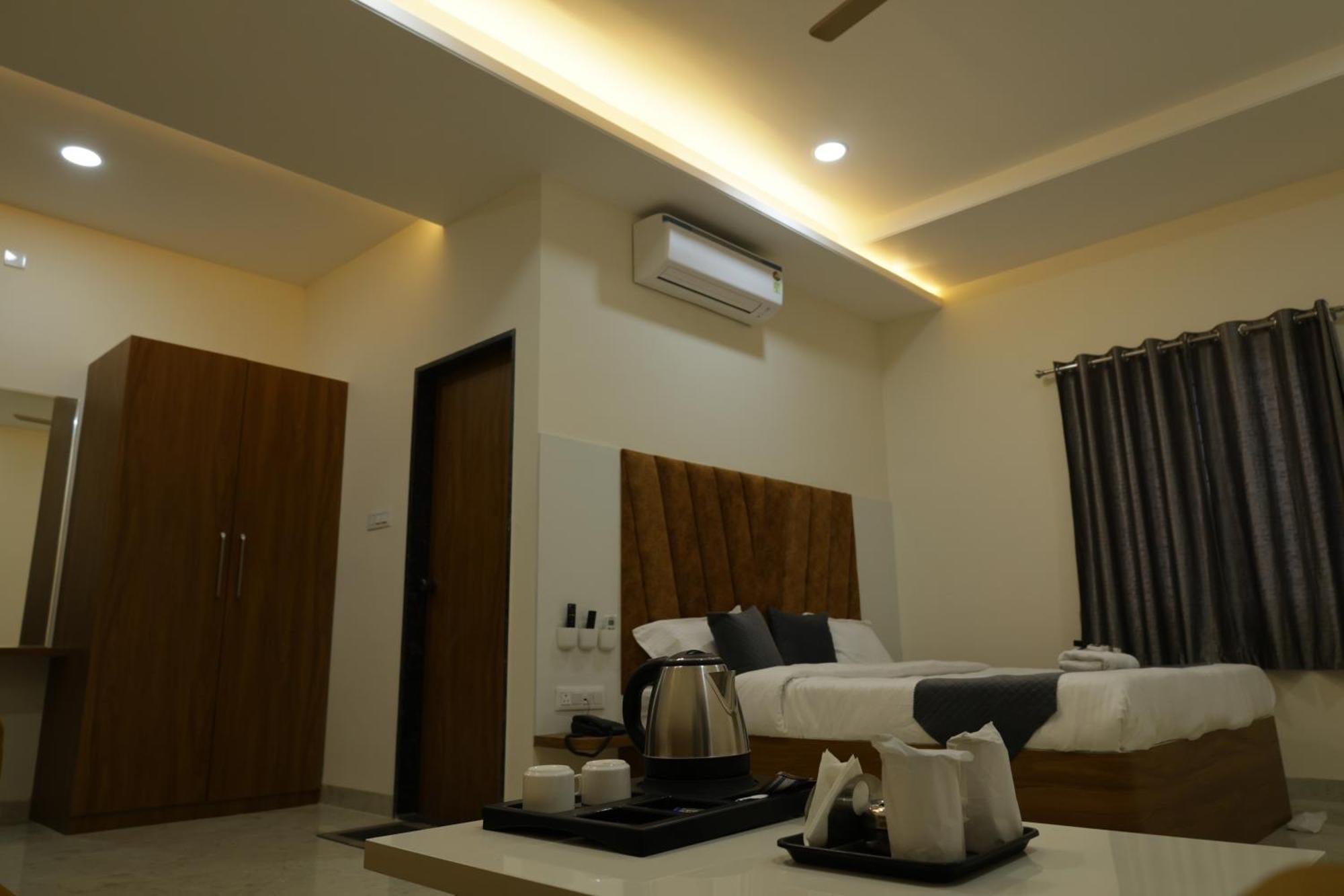 Hotel The Prime Land Hoshangabad Esterno foto