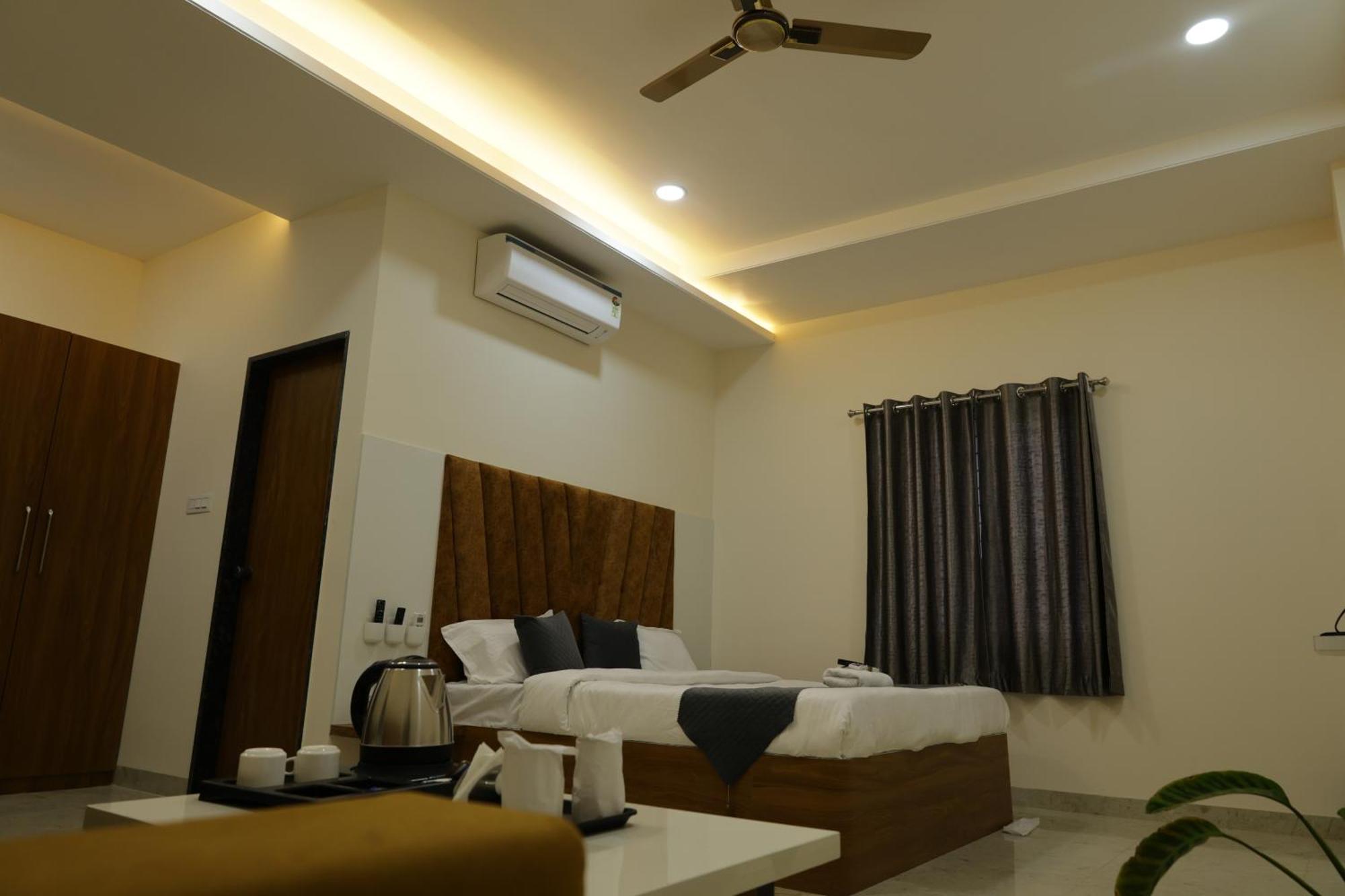 Hotel The Prime Land Hoshangabad Esterno foto